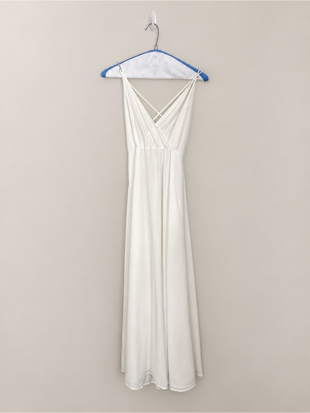 Elegant White V-Neck Maxi Dress with Strappy Back